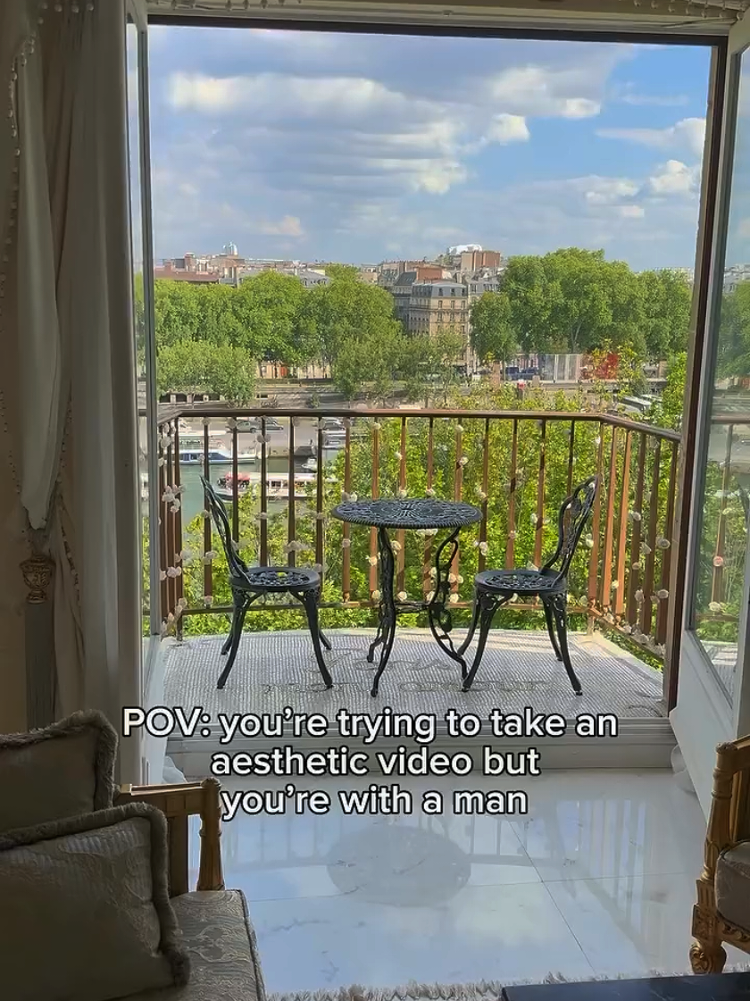 Paris makes you dream ✨️ #paris #parisfrance #cityoflove  #shouldimovehere #tourist #traveltiktok #travel #traveltoparis #paristravel #paristok #visitparis #placetobe #whattovisit #fyp #fypage #pourtoi 