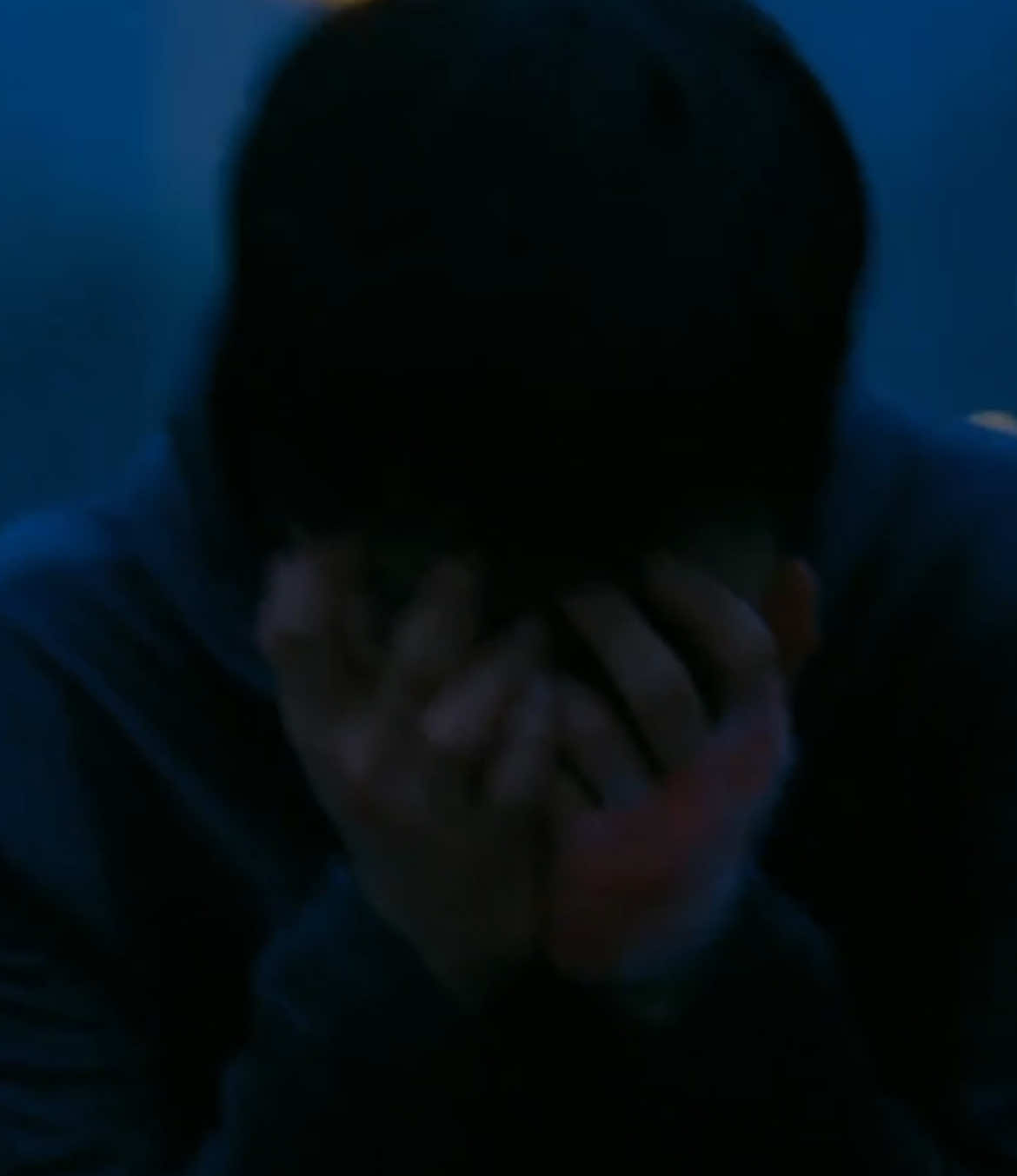 I Saw the Devil (Korean: 악마를 보았다) is a 2010 South Korean action-thriller film directed by Kim Jee-woon and written by Park Hoon-jung. Starring Lee Byung-hun and Choi Min-sik, the film follows NIS agent Kim Soo-hyun (Lee), who embarks on a quest for vengeance when his fiancée gets brutally murdered by psychopathic serial killer Jang Kyung-chul (Choi).#isawthedevil #filmedit #fakeall 