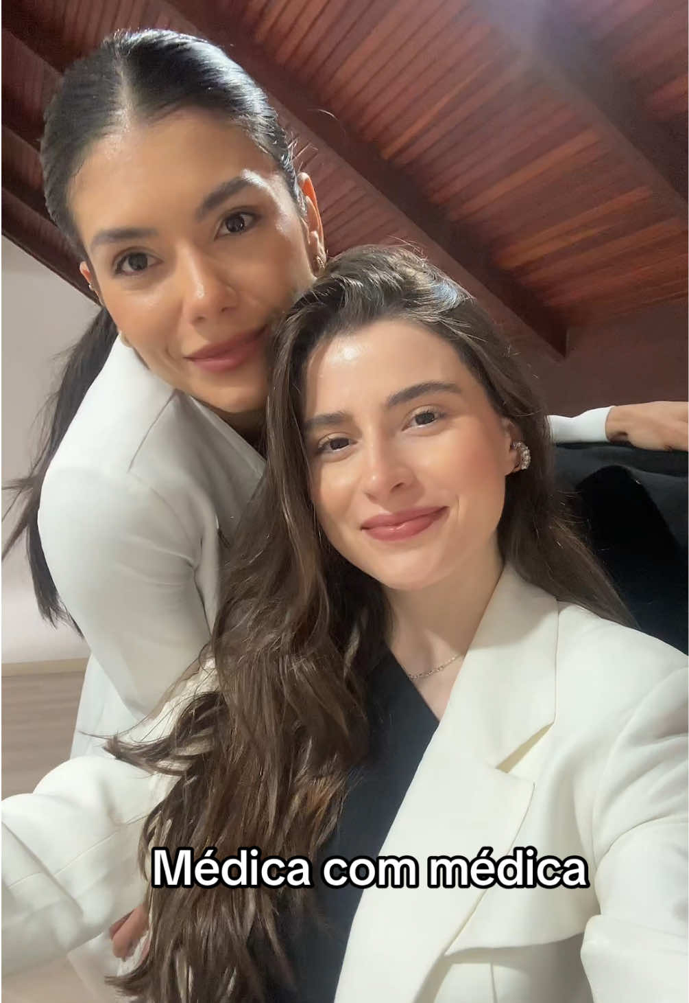 Médica com médica ❤️👩🏻‍⚕️ #lgbt #🏳️‍🌈 #medica 