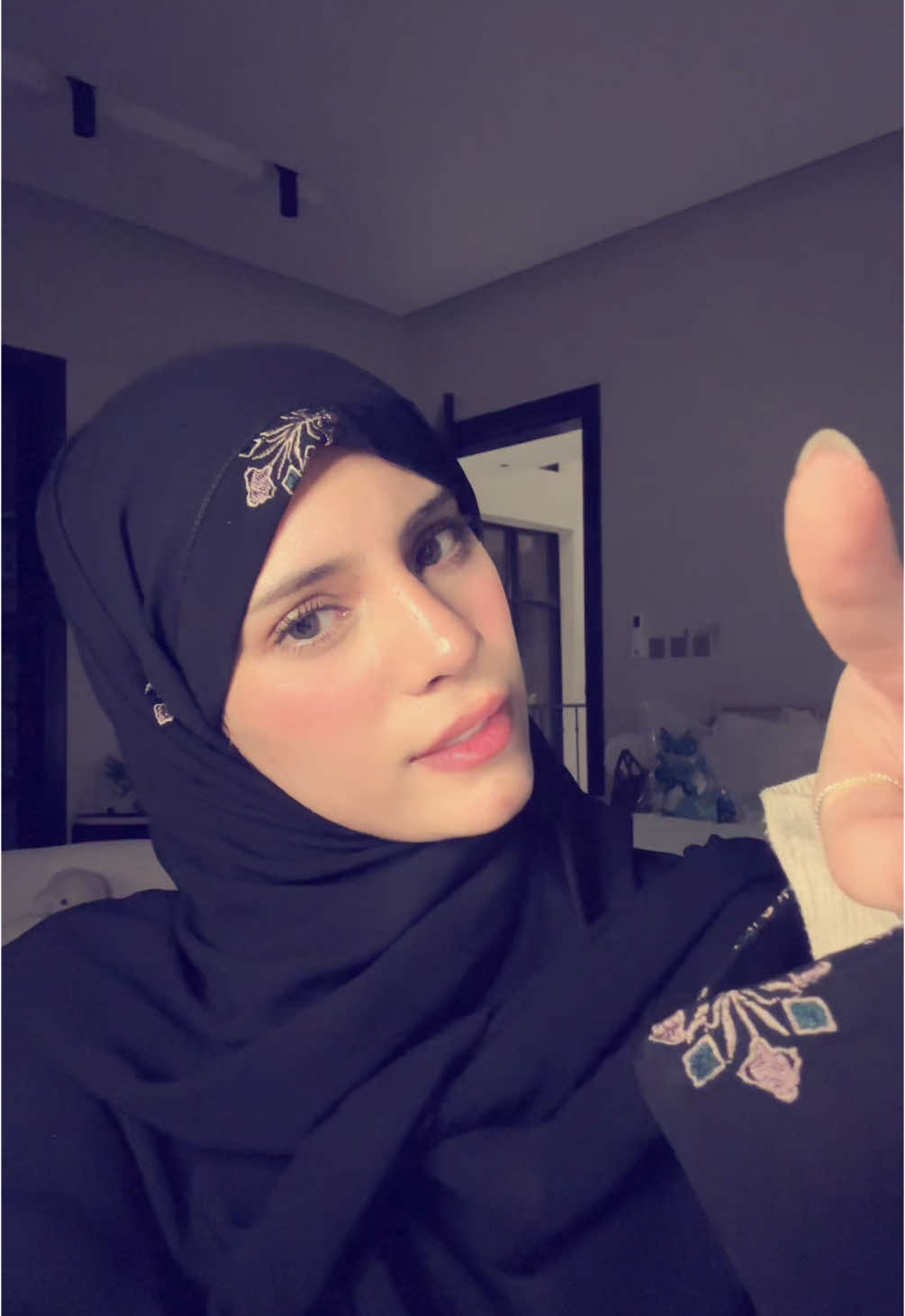 اعشششق الاغنيه