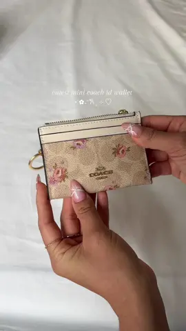 love it so much! @Coach #coachid #coachwallet  