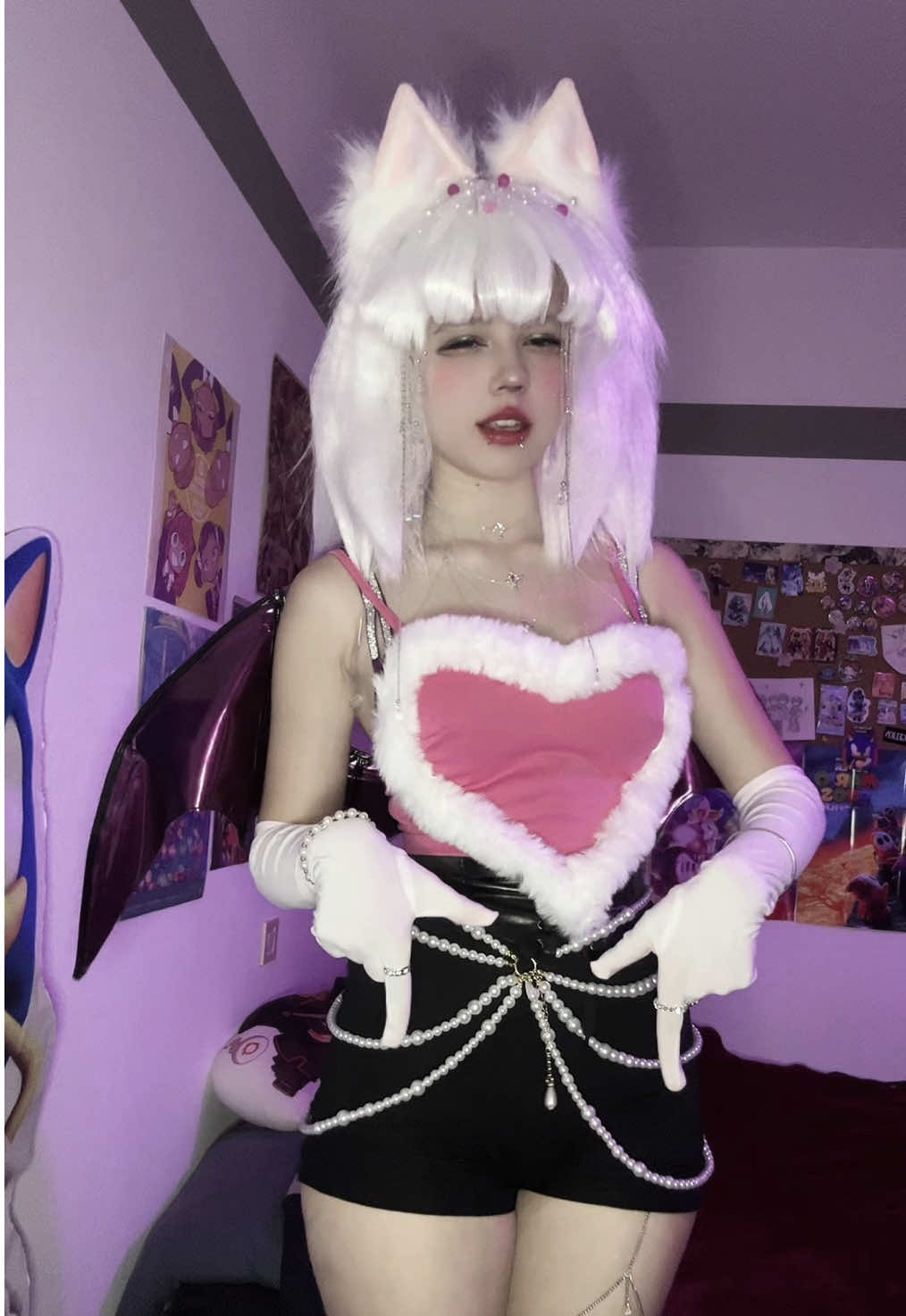 This is for knuckles hi #cosplayer #sonic #sonicthehedgehog #soniccosplay #rougethebat #rougethebatcosplay 