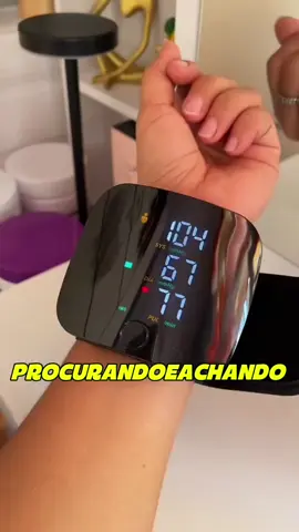 Esse monitor digital de pulso recarregável é leve, fácil de usar e ideal pra ter sempre por perto. Monitore sua saúde onde estiver, sem complicação! #CapCut#Achadinhos #PressãoArterial #SaúdeEmDia #CuideDeVocê #MonitorDePulso #Esfigmomanômetro #DigitalRecarregável #AutoCuidado#tiktokbrasil 