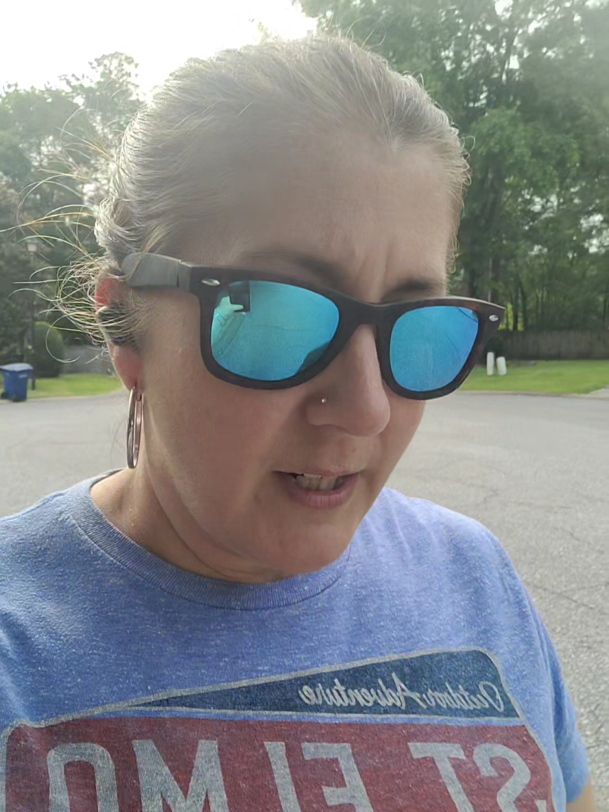 My body is moving but my soul is hurting. 😭😅😅 #walking #gooutside #relatable #moving 