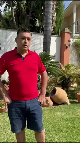 ✨ Hoy en La Conquista te presentamos a alguien que no solo forma parte del programa, sino que representa su esencia: José Manuel Saborido, nuestro copresentador. José Manuel es ciego, pero su forma de ver la vida va mucho más allá de los ojos. Siempre dispuesto a ayudar, a escuchar, a estar para los demás. Su historia, su energía y su compromiso lo convierten en un referente silencioso, pero poderoso. En el episodio de hoy, además, se encarga de llevar la sesión con nuestro invitado. No te lo pierdas. Porque cuando alguien como José Manuel toma la palabra, se abre un espacio de verdad, empatía y conquista interior. 💫 #LaConquista #JoséManuelSaborido #Superación #Inspiración #Copresentador #HistoriasQueInspiran #Diversidad #Inclusión #conquistatuvida  @josemanuelsaboridotv 