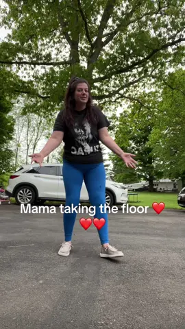 Babygirl takes the show on this one ❤️❤️ #fyp #kidsoftiktok #sobermama 