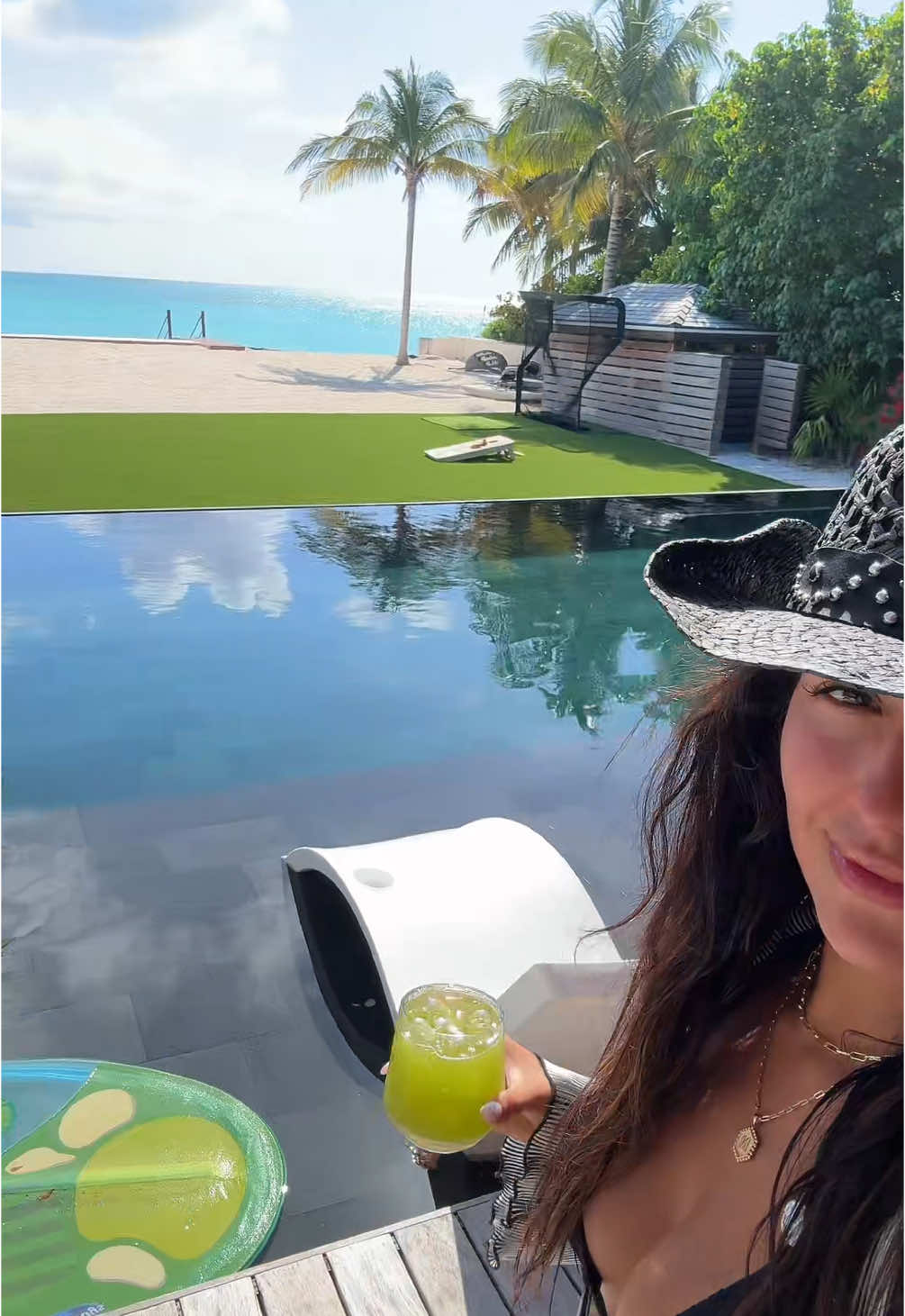 Another day in paradise 