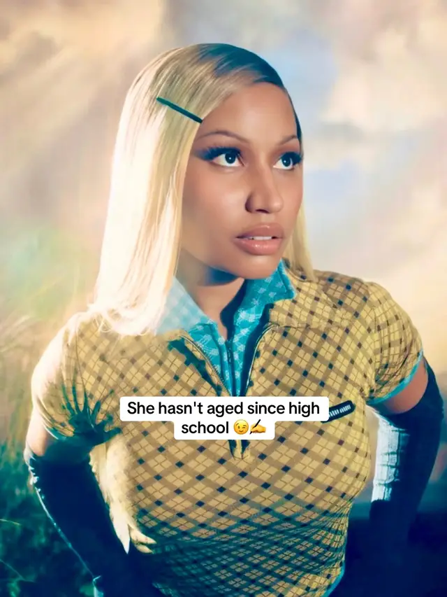 I'm obsessed! 🙂❤️ #nickiminaj #youngandbeautiful #voguechallenge #vouge #fyp #trending #makthisgoviral #blowthisup #highschool #photoshoot #neveraged #likefinewinebaby #thekingdomsduo #thekingdomsduoedits #like4love #follow4more #pinkfriday2 