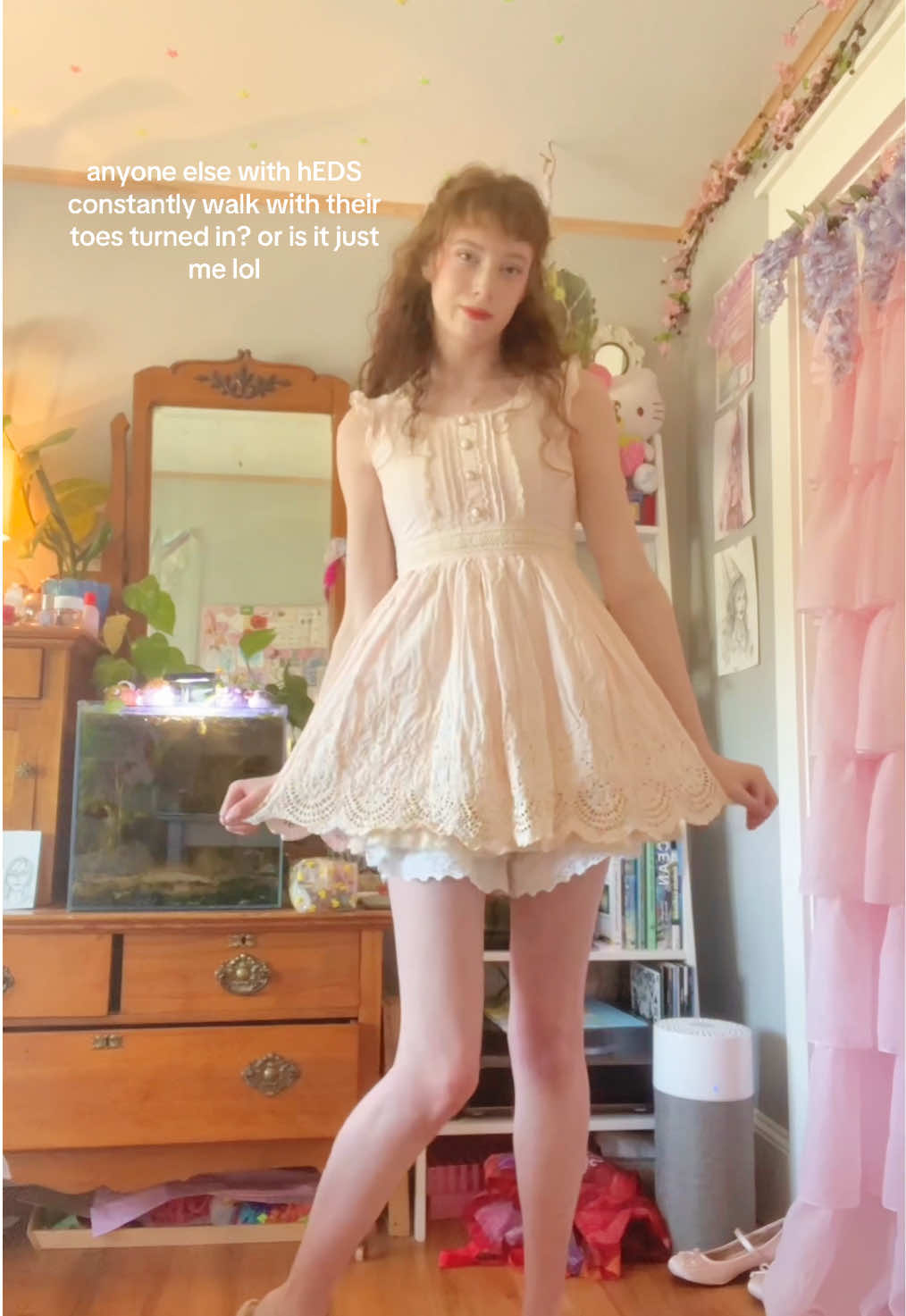 idk if theres a reason for this i should prob research it lol. i literally can’t help walking like this it’s probably bad for me 😭 but idk how to walk normally! at least my outfits cutie :3 #hypermobility #hypermobileehlersdanlossyndrome 