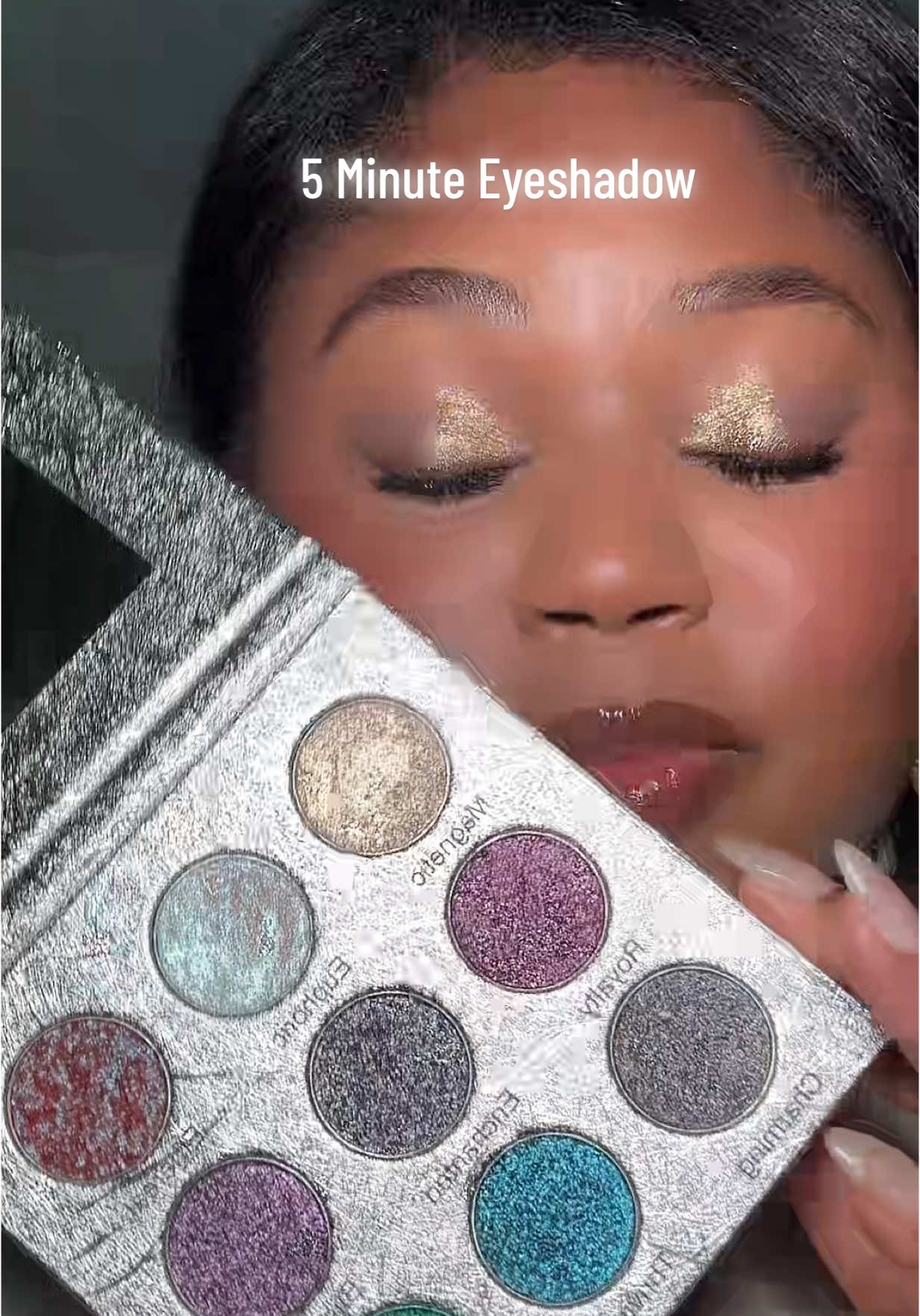 5 minute eyeshadow 🥰 #fyp #glittereyeshadow #shimmershadow #spacecowboy #duochrome #eyeshadowpalette #neweyeshadowpalette #goldeyeshadow #shimmereyeshadow #creatorsearchinsights #5minutemakeup 