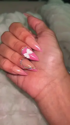 I’m obsessed with these ahhh #fyp #newset #nails #newnails #pink #pinknails #acrylic #viralmoment 