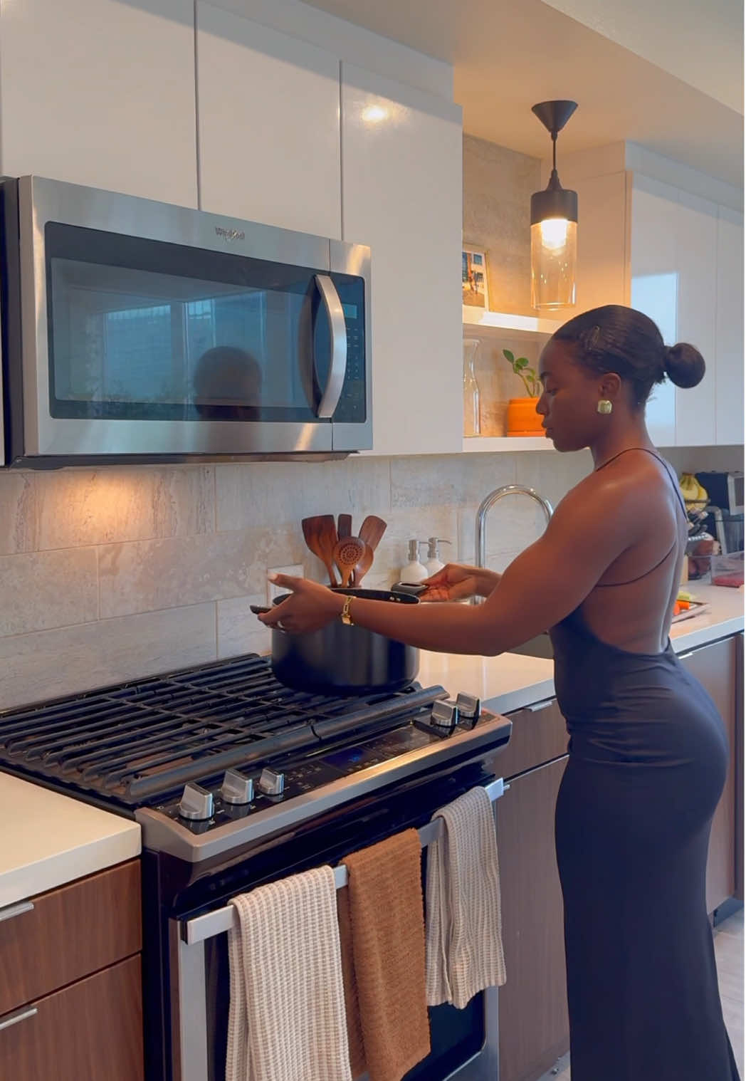 make dinner with me🥘🍽️ #dinner #healthyliving #healthylifestyle #healthyeating #makedinerwithme #DinnerIdeas #haitiantiktok #haitianfood #SelfImprovement #personaldevelopment #selflove #SelfCare #Foodie #contentcreator #virl 