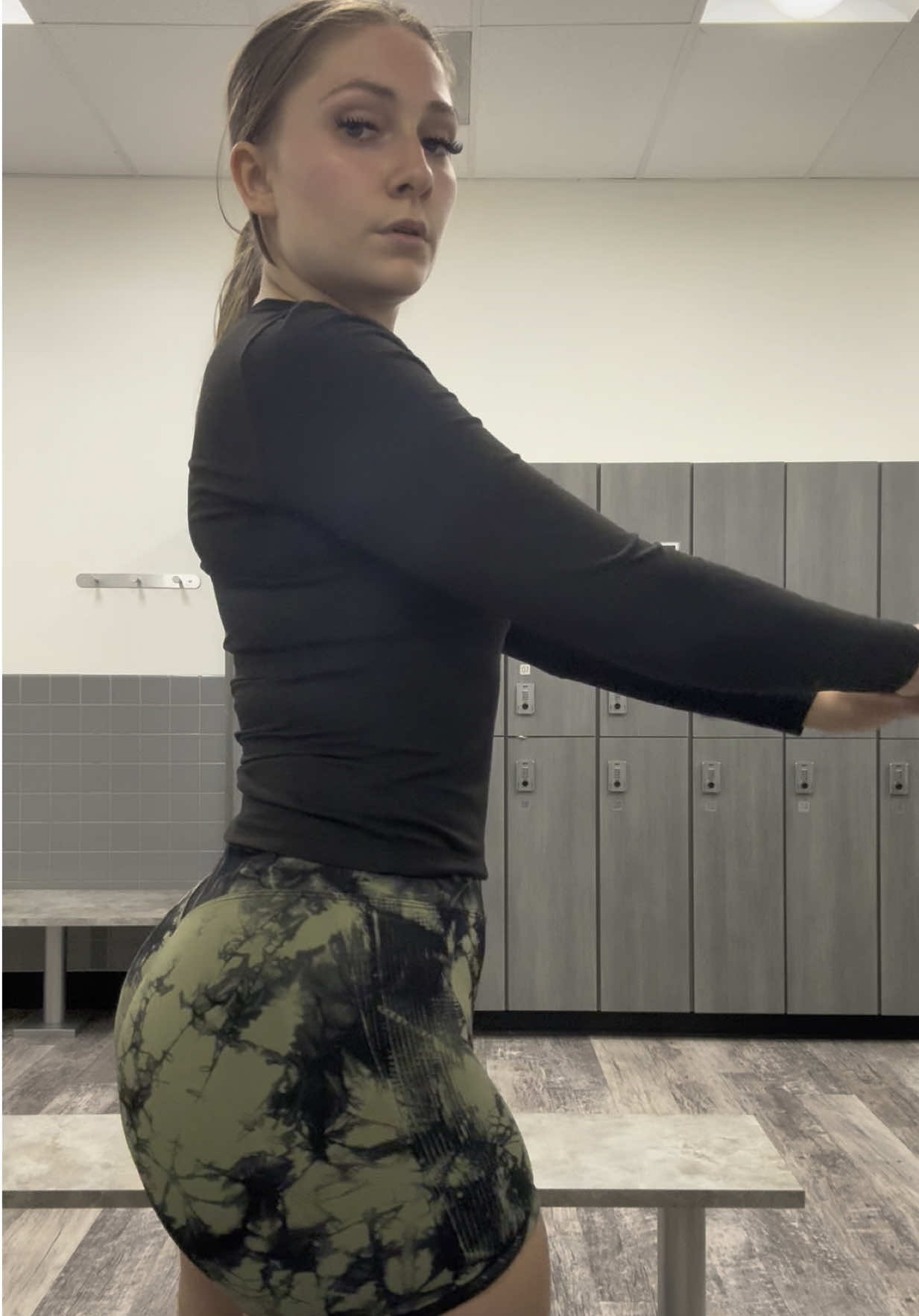 Hip dips for the win💪🏻 #gymgirlies #glutesworkout 