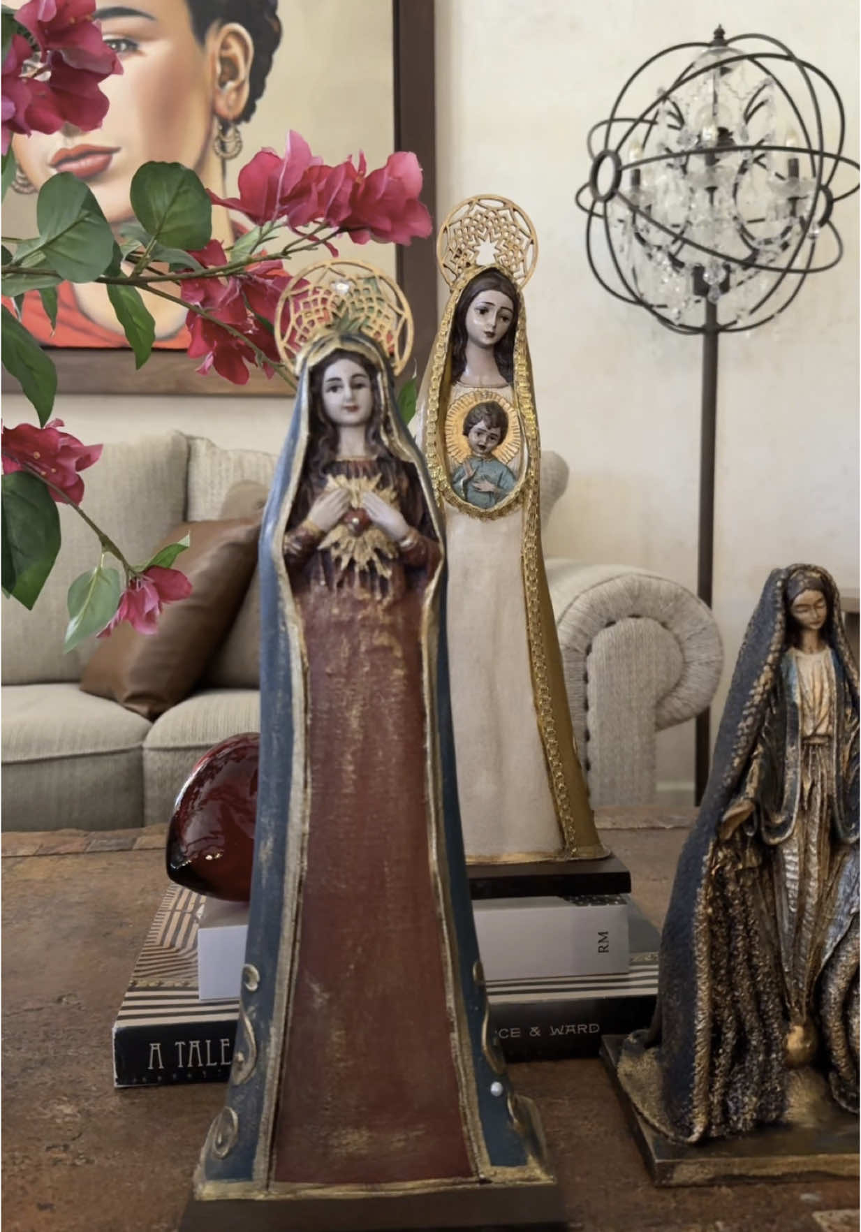 Si buscas detallitos bonitos en artesanías 🇲🇽 que encuentras en mi casita y videos en mi página pues tengo una tiendita en línea se llama Mi Casita Collection o en micasitaycoco.com estos son algunas de las cositas bonitas que hay! #micasita #micasitaycoco #artesanias #mexico #michoacan #puebla #talaveramexicana #shopping #ideas #hechasamano #hechasconamor #SmallBusiness 