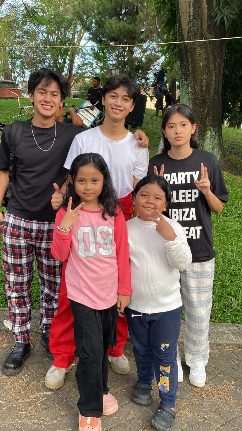 Happy banget anak kicik ini tidak sengaja ketemu idolanya mereka. #magic5 #magic5indosiar #rakamagic5 #nauramagic5 #syutingmagic5 #fyppppppppppppppppppppppp 