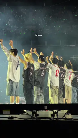 all roads lead back to my skz 🏡💗 #straykids #skz #skzstay #dominatetour #dominate_seattle #kpopconcert 