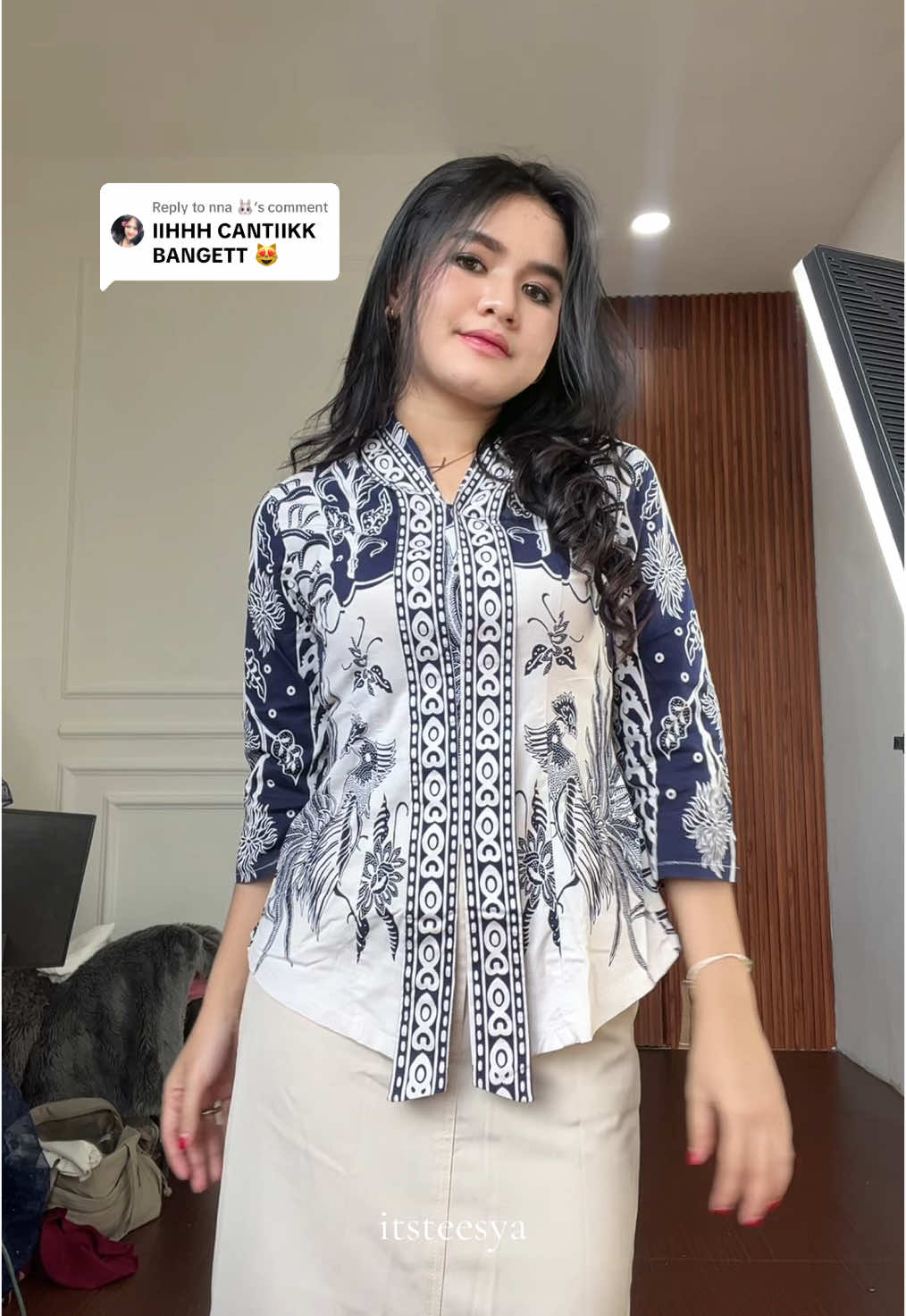 Replying to @nna 🐰 secantik itu batik modern stylenya!😍 #batik #batikwanita #blousebatik #batikkerja #outfitkerja #outfitinspo #batikoutfit 