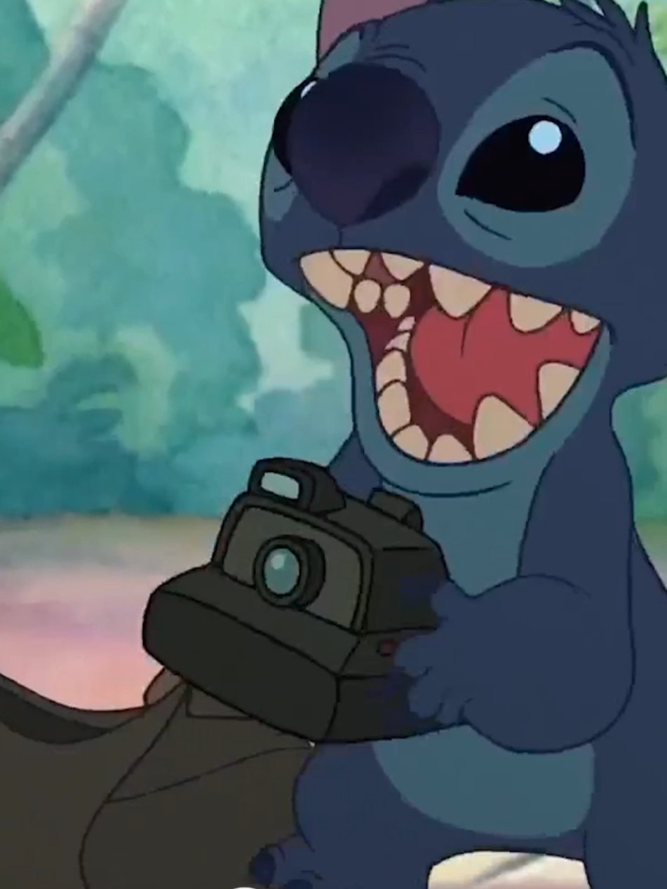 Mi amiga y yo #stitch #lilo #liloandstitch #liloystitch #disney #ohana  #humortiktok #memestiktok #moviescene 