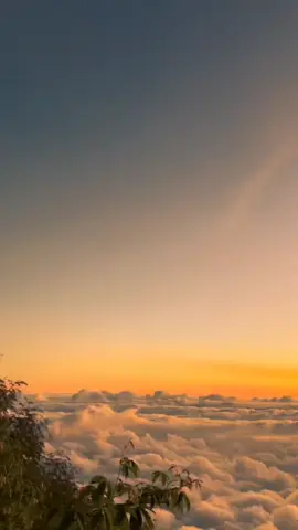 #sadvibes🥀 #sadsong #sadstory #galaubrutal🥀 #sunset #senja #sore #gunung #story #music #4u #xyzbca #masukberanda #fyp 