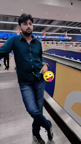 #foryou #foryoupage #fyp #Love #VoiceEffects #greenscreen #trending #dubai🇦🇪 