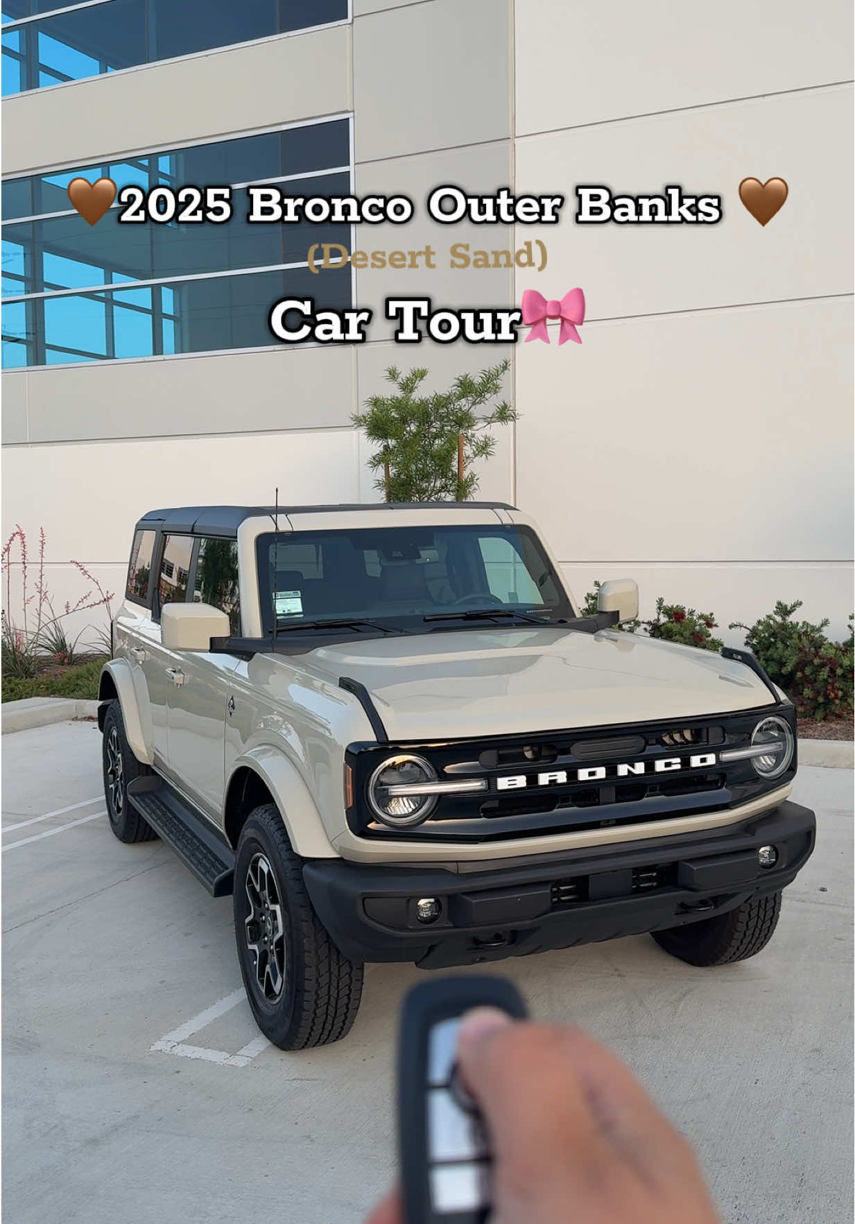 Absolutely obsessed with my new 2025 Bronco!!🥺 Here’s the car tour everyone has been asking for!!🫶🏻 @Ford Motor Company #nayeli.ggl #fyp #bronco #2025bronco #fordbronco #broncogirl #broncobaddie #broncoouterbanks2025 #cartour #carsoftiktok #desertsandbronco #newcar #momcar #4x4 #broncoouterbankscartour #dreamcar