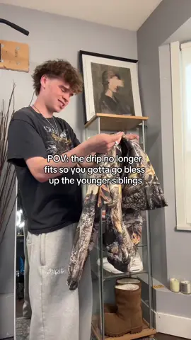 It’s a good feeling #fyp #Siblings #relatable #clothes #hoodies #youngersiblings #sisterbrother 