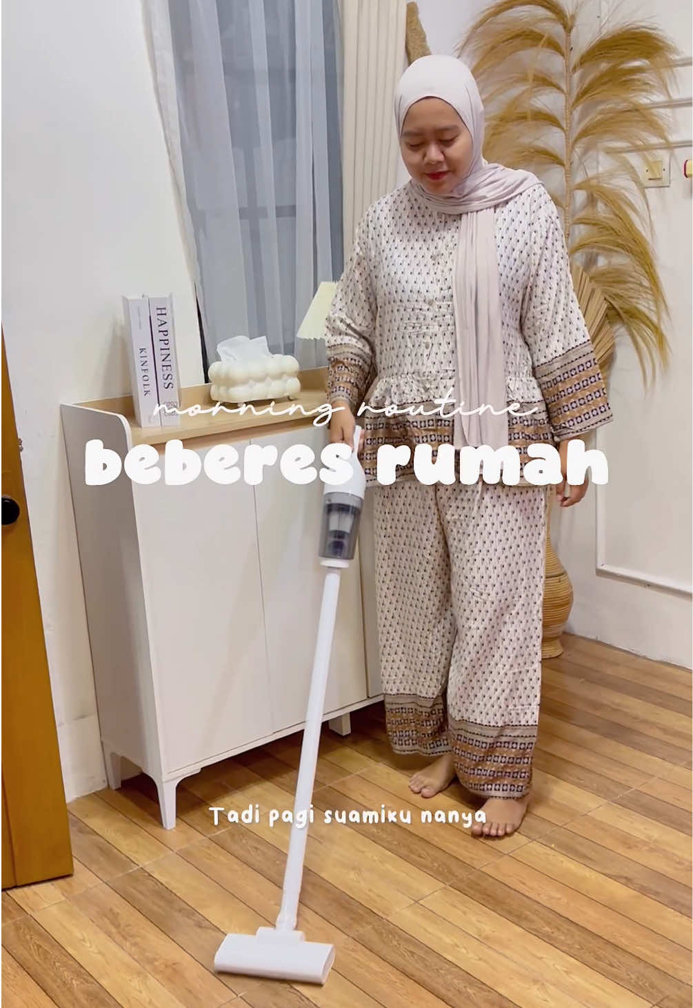 niatnya cuma bersihin lantai, eh kebablasan jadi bersihin semua barang yg ada di rumah 🤭 sungkem sih sama yg bikin alat secanggih ini 🙏🏻 #vacuumcleaner #vacuumcleaner5in1 #hanrivervacuum #hanriver #vacuumcleanerhair #vacuum #vakumcleaner #vacuumclenerportable 