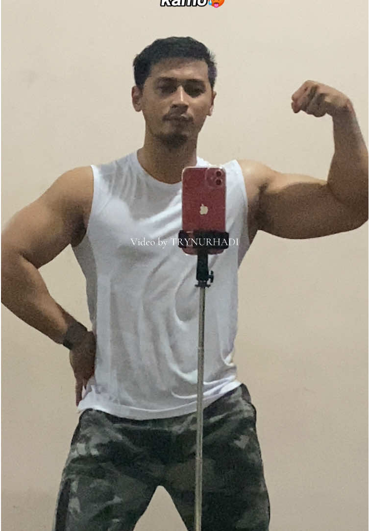 Time to arm day #GymTok #workoutroutine #gym 
