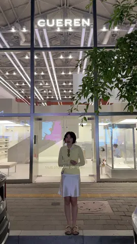 flat shoes silver ini udah menjadi my go to flats ever since. 10/10 for the comfiness! nyaman banget 📍 @cueren_official  320-5 Seongsu-dong 2(i)-ga Seongdong-gu Seoul #gayaditiktok #serunyaditiktok #fashion #style #korea #seoul 