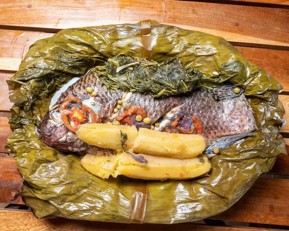 On todays menu, we bring you a whole fish luwombo with greens matooke and katunkuma inside the luwombo. And a whole fish grill that is accompanied with roasted matooke fingers or boiled cassava( sweet n super soft), tomato paste or kacumbali, with a mixture of greens and katunkuma.#healthy #naturalfood #healthy #healthylifestyle #yayaxtraresidence 