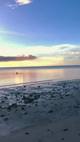 melihat Senja bersama suami @Bang Aul 🫂🤍 #myjurney #keiisland🌴 #keibesar #metikei #fyp 