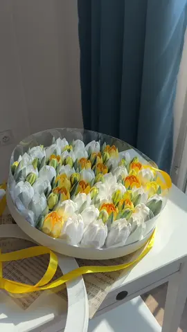 Зефирные тюльпаны🤍💛 #zefirflowers #зефирныецветы #обучениезефирнойфлористике #цветыиззефира #тюльпаныиззефира 
