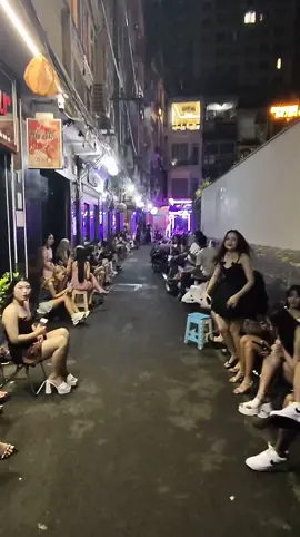 all the ladies were very excited to say hi #soi6 #pattaya #phuket #thailand #bangkok #pattayagirls 