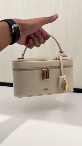 Ari Leather Shoulder bag - Crafted from supple calf leather, embrace refined structure and modern ease. Its sleek silhouette is punctuated by polished gold-tone hardware, with a dual-zip fastening that nods to timeless travel essentials. Designed for versatility, it features both a top handle and an adjustable shoulder strap, offering effortless transitions from day to evening. A discreet padlock charm adds a final touch of understated elegance. #pedroshoes_official #pedroshoes_my #effortlessessentials 