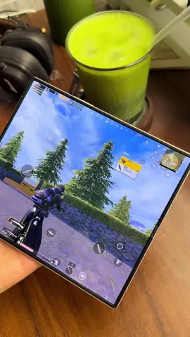 Thử game Pubg trên Fold6. Hihi vẫn ok khi chuyển dùng màn ngoài vs màn trong