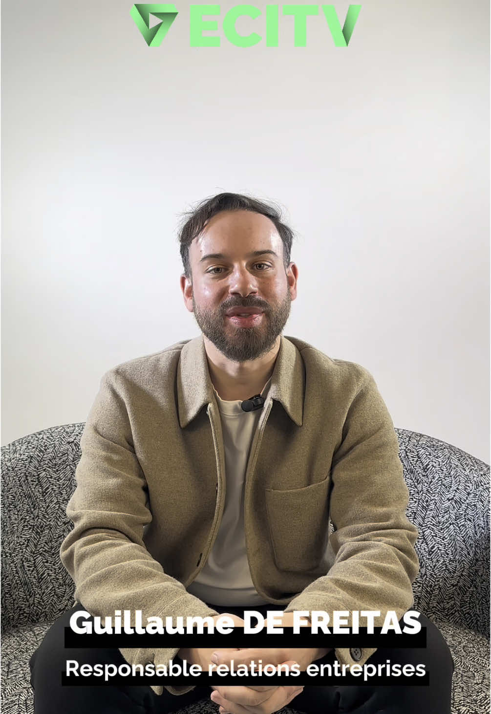 🎬 Tu cherches une alternance en marketing digital, communication ou audiovisuel ? Guillaume De Freitas, notre responsable relations entreprises de Paris, te dit qu’il y a plein d’offres à pourvoir à l’ECITV ! 🚀 👉 Bachelor ou Mastère, inscris-toi à l’école pour accéder à toutes les opportunités et booster ta carrière. 🔗 Plus d’infos sur notre école, lien en bio ! #Alternance #ECITV #MarketingDigital #CommunicationAudiovisuelle #Audiovisuel #Carrière #Opportunités