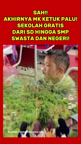 Mahkamah Konstitusi (MK) menetapkan bahwa pemerintah pusat dan daerah wajib menyelenggarakan pendidikan dasar secara gratis di seluruh sekolah di SD, SMP, dan madrasah atau sederajat secara bertahap.   Hal ini disampaikan Hakim Konstitusi Enny Nurbaningsih saat membacakan pertimbangan hukum di Gedung MK, Jakarta, Selasa (27/5/2025). Menurutnya, pendidikan dasar tanpa pungutan adalah bagian dari hak ekonomi, sosial, dan budaya yang dijamin oleh konstitusi.(liputan6-rif) sumber : Radio andika kediri. #mahkamahkonstitusi #pendidikangratis #sd. #smp #indonesia #infokita. . 