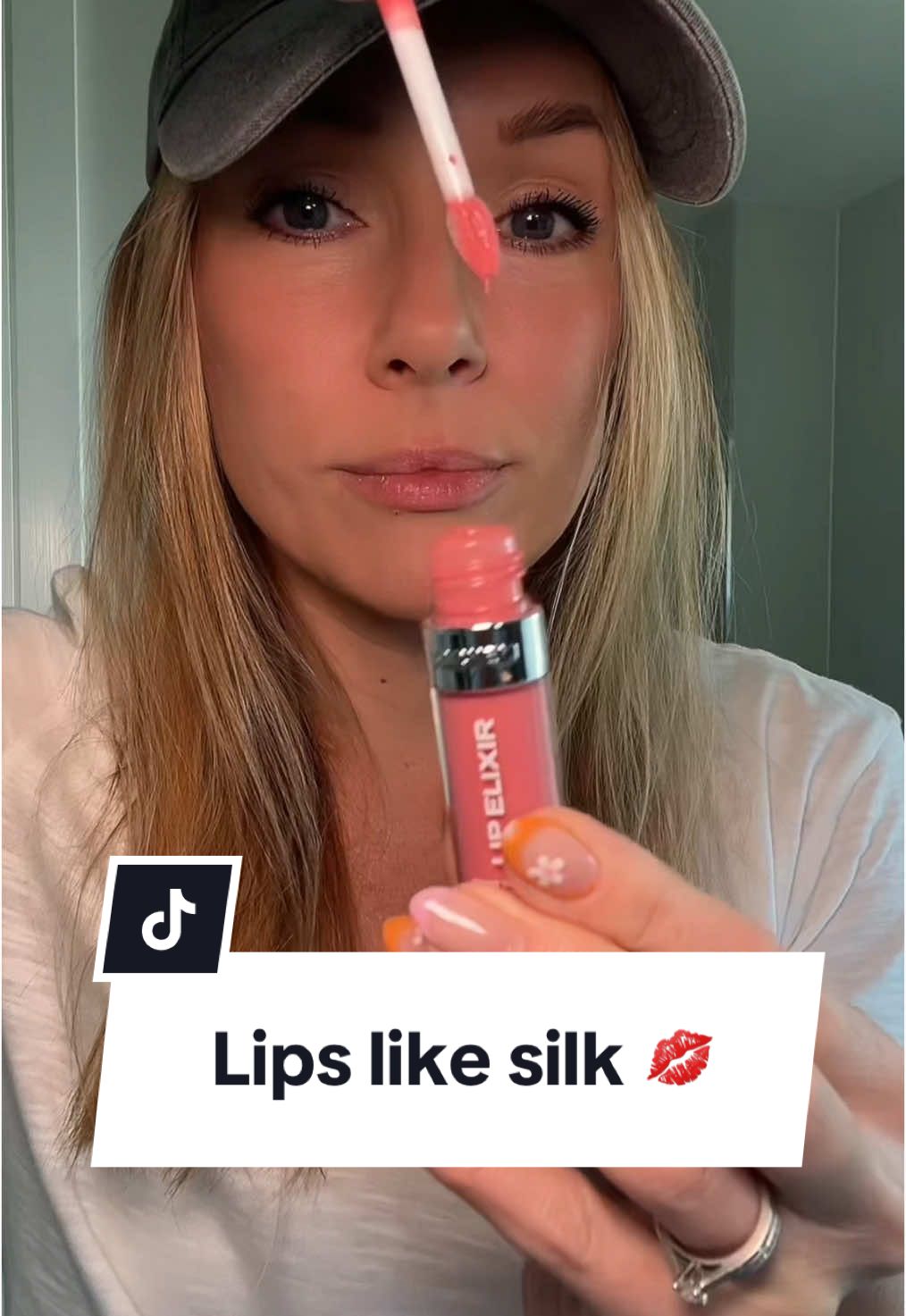 The best way to keep your lip hydrated 💦 #sacheu #sacheubeauty #sacheubeautyuk #lipelixir #uk 