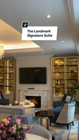 Experience luxury, heritage and contemporary elegance with our award winning Signature Suites 🛏️🌴 #TheLandmarkLondon #LuxuryExperience #LuxuryHotel #Marylebone #LandmarkSignatureSuite 