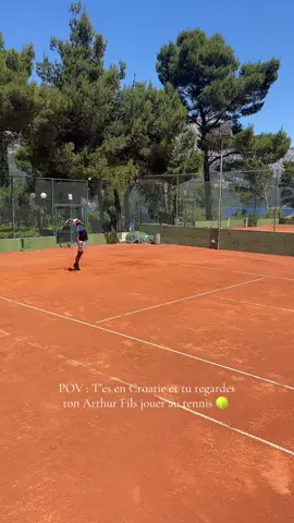 Il joue, je bronze 🫱🏻‍🫲🏽 @The Tennis Baller 🎾  #rg #rollandgarros #tennis #pourtoi #arthurfils 
