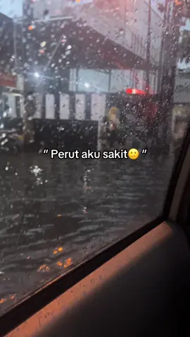 Ngomong ke siapa? Tahan sendiri laa gilaa 