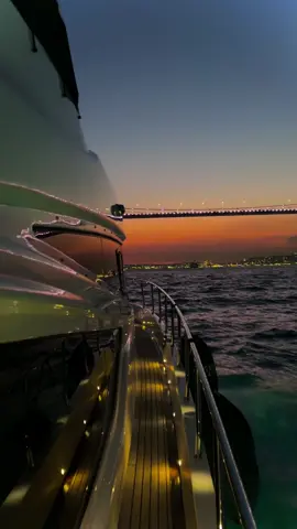 Sunset 🌅 KALPTEN DENİZCİLİK ⚓️ Bilgi/rezervasyon DM #yatkiralamaistanbul #yatkiralama #yachting #istanbul🇹🇷 #yachtparty #lüxüryyacht #kalptendenizcilik #keşfetteyizzz #keşfetbeniöneçıkar #bosphorus #yachtlife #tiktoknews #adaturu #istanbul 