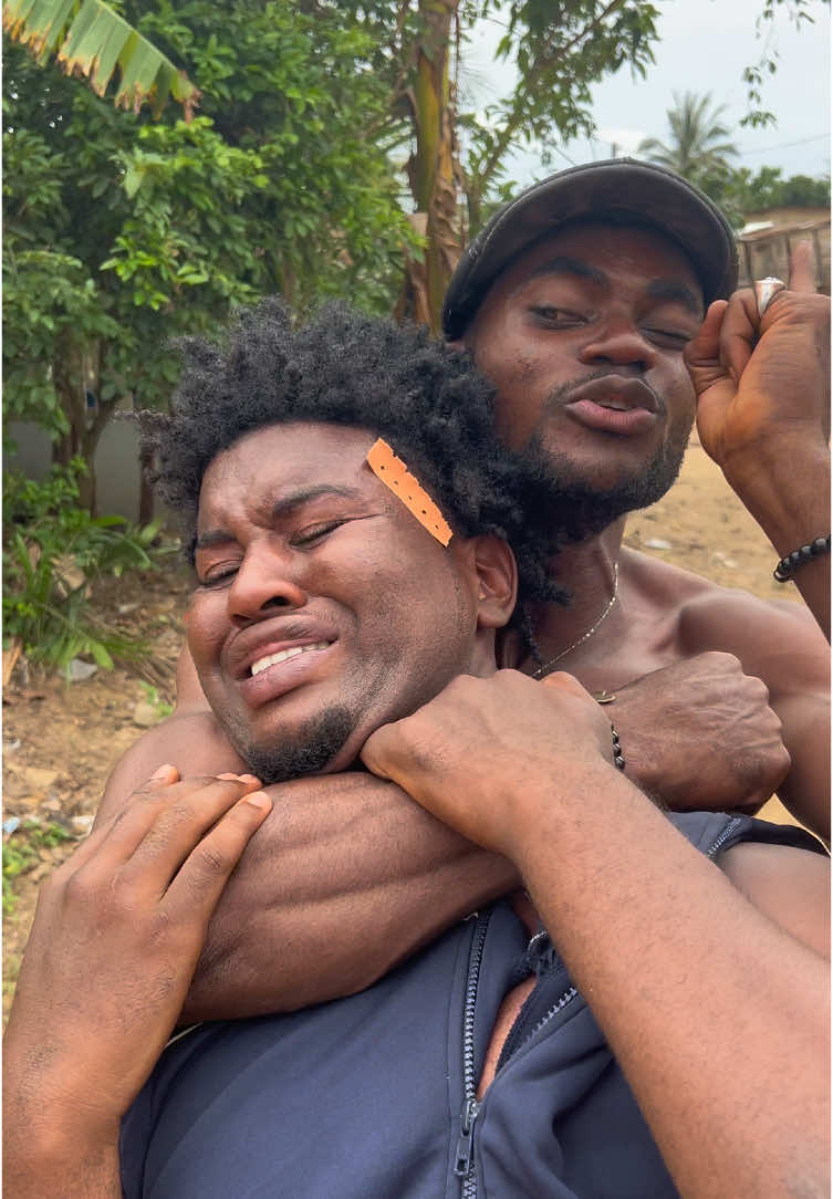 LE NOUSHI D’ABOBO😅🤧 Ep4 : garie tu n’as pas mis L’eau dedans là faut pas dire que c’est petit🤧😩 Colab: @papillon 🦋 noir 🖤 @tontonguyzerbo5  #ousmanenational #cotedivoire🇨🇮 #abidjan225🇨🇮 #abobo #noushidabobo #france #ivoirien🇨🇮 #nationalproduction #viralvideos #comedie #humournoir #action #guineenne224🇬🇳 #ninguelande🇬🇳 #anyama #pourtoi #fouryou  NB: les actions dans cette vidéos ne sont pas violentes et n’enfreint pas les consignes communautaires de TikTok 