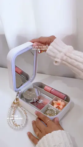 percect as on the go vanity mirror🪞✨ #cosmeticorganizer #cosmeticstorage #vanitymirror #vanitymirrorwithlights #cosmeticbag 