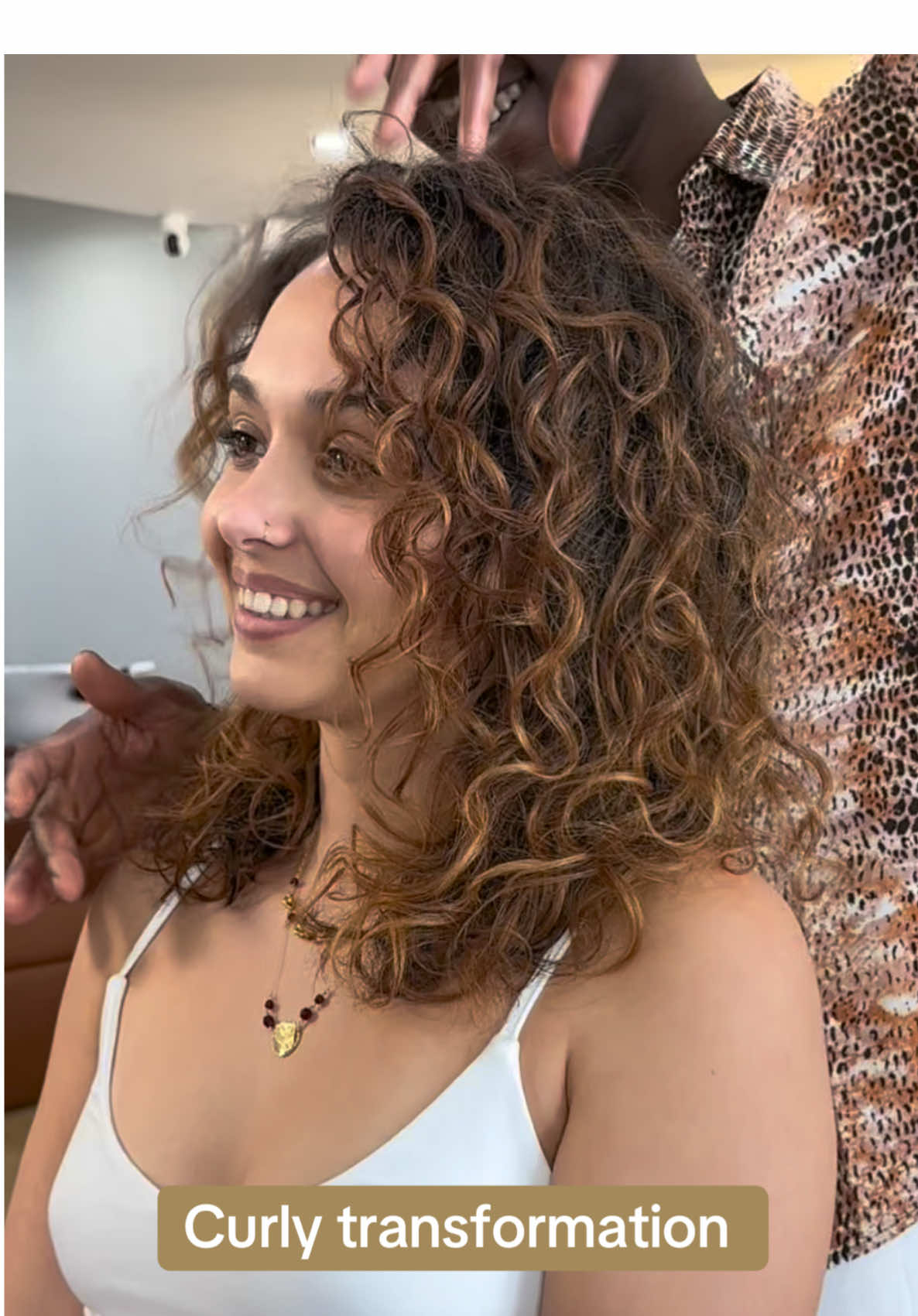 Curly transformation  J’investirais dans un bon micro promis 😂 #cheveuxbouclés #curlytransformation #balayagehair #coiffeurlyon 