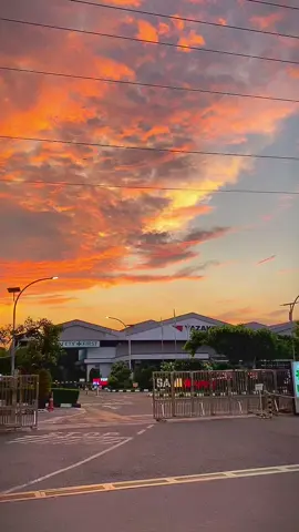 Masyallah secerah saldo hari ini yaaa xixixixi🥰✨ #fyppppppppppppppppppppppp #masukberandafyp #masyaallahtabarakkallah #ptsamitf #kulisemarang #yazakigroup #ptsamisemarang #senjasorehari 