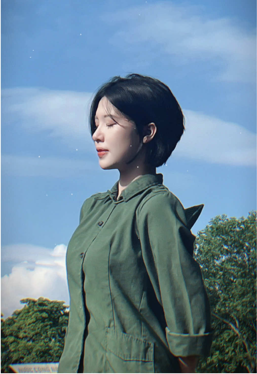 Mặt trời ở xa nhưng nắng có thể chọn chạm đúng người ☀️