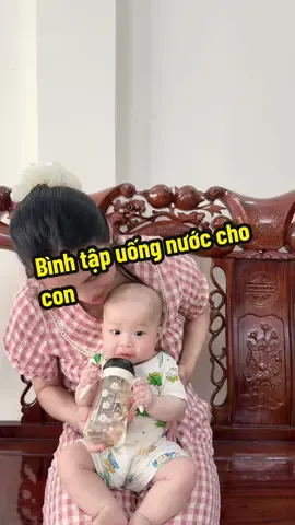 Ai nói tập uống nước là khó tại vì chưa biết đến cái bình tập uống này nè #mevabe #mebimsua #mebimhiendai #xuhuong2025 #trending #binhtapuongchobe 