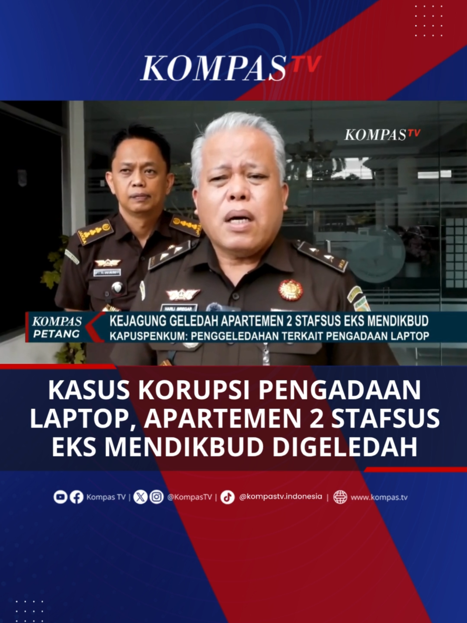 Kejaksaan Agung menggeledah dua apartemen terkait kasus dugaan korupsi pengadaan laptop untuk digitalisasi pendidikan senilai Rp 9,9 triliun di Kementerian Pendidikan, Kebudayaan, Riset, dan Teknologi tahun 20192022. Kapuspenkum Kejagung, Harli Siregar, mengatakan penyidik menyita berbagai dokumen hingga barang bukti elektronik. Kejagung memulai penyidikan kasus dugaan korupsi pengadaan digitalisasi pendidikan ini sejak 20 Mei. Diduga ada persekongkolan atau pemufakatan jahat dari berbagai pihak. Proyek itu memakan anggaran negara hingga Rp 9,9 triliun. Jumlah itu terdiri dari Rp 3,5 triliun dari satuan pendidikan dan Rp 6,3 triliun melalui dana alokasi khusus. #TikTokBerita Selengkapnya simak video berikut ini dan dapatkan berbagai informasi terbaru lainnya hanya di www.kompas.tv atau Youtube KompasTV
