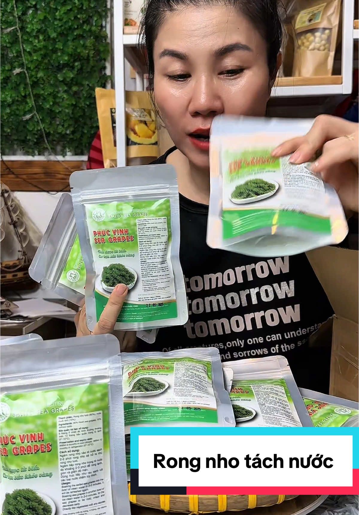 Rong nho tách nước mua 10 gói shop tặng một gói, tặng thêm một chai sốt mè, giá lại hời#anvat#xuhuong#rongnho#rongnhophucvinh#nguyenthihuyen80  